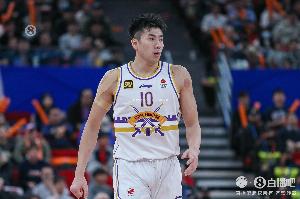 直播吧:北控内线邹雨宸已完成左膝游离体取出手术