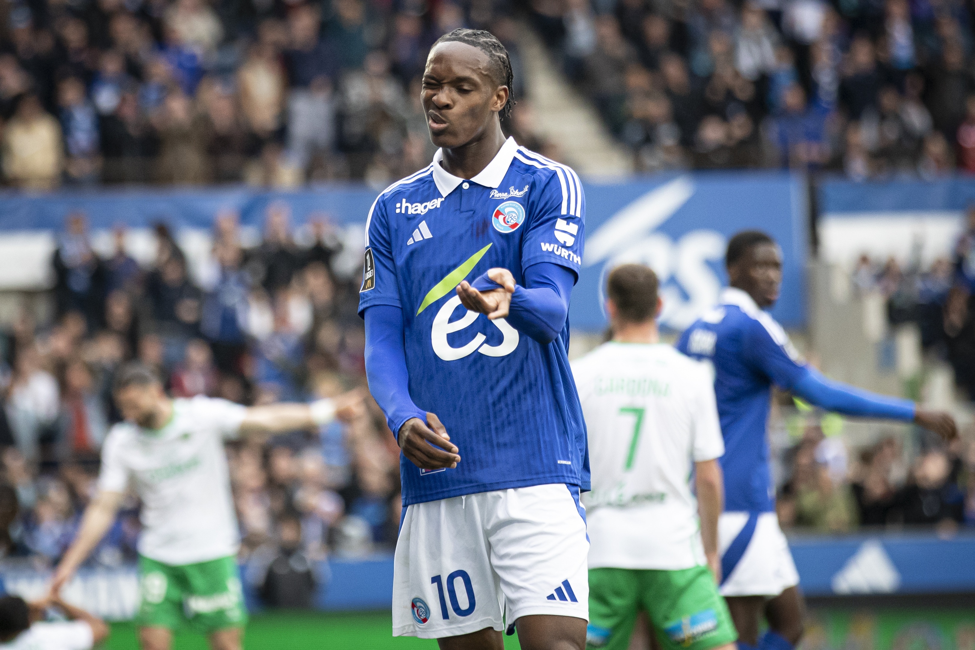 记者:埃梅加拒绝了多家欧冠俱乐部,他将在明夏加盟切尔西