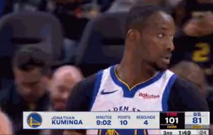 九游体育-将分差缩小到20分！库明加连续打进2+1 库里替补席鼓掌庆祝